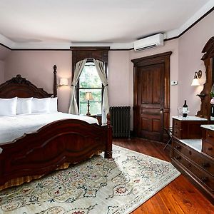 Queen Anne Bedroom